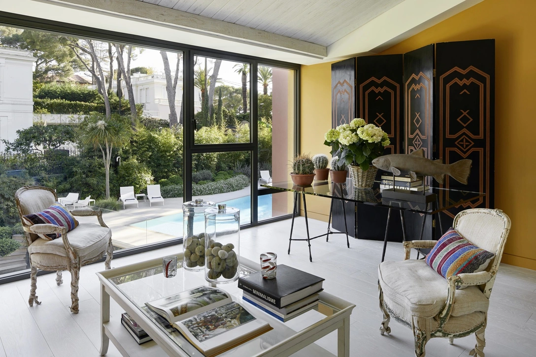 Театр теней: вилла (фото 0) | Источник: ФРАНСИС АМЬЯН