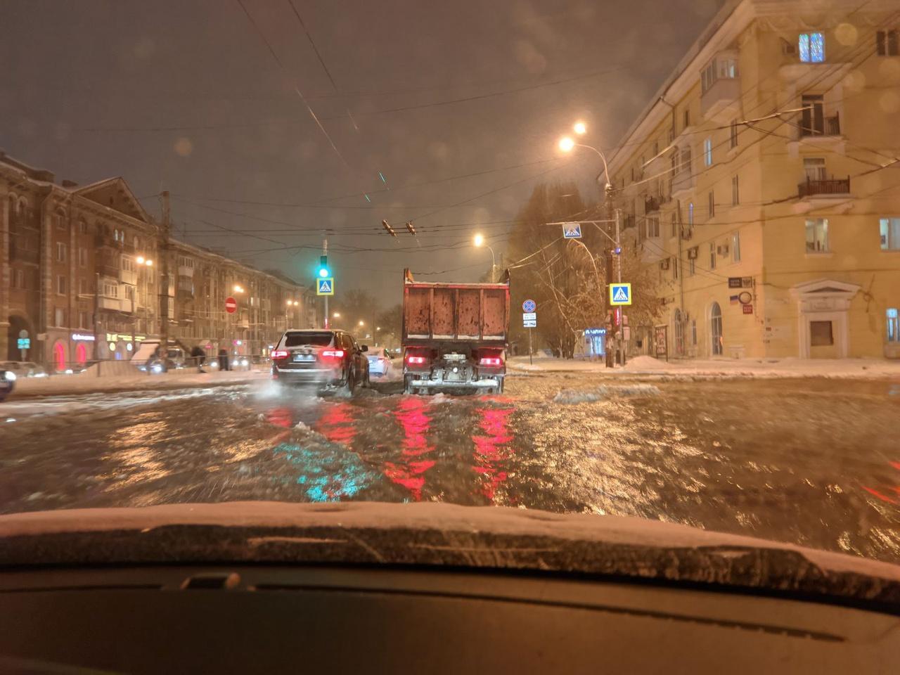 На Безымянке прорвало трубу с холодной водой, январь 2022 г. - 14 января  2022 - 63.ру