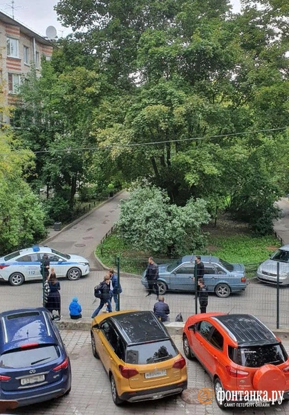 На севере Петербурга прохожие задержали мужчину, который предлагал ребёнку за деньги снять штаны (фото) | Источник: читательница «Фонтанки» Лидия