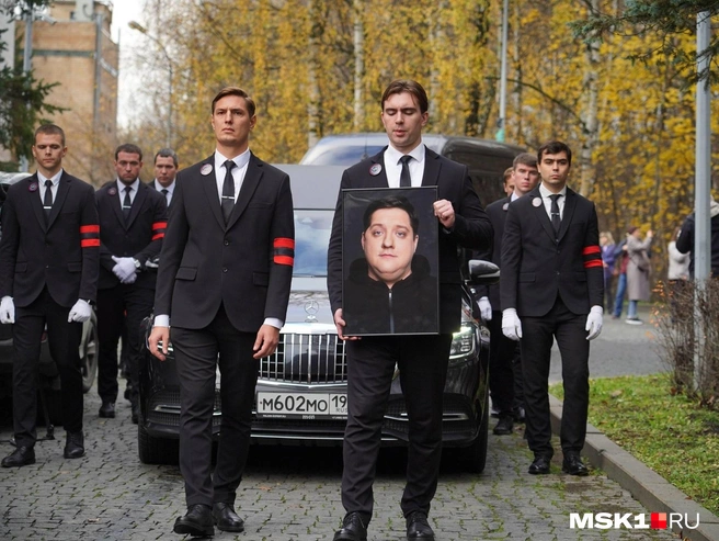 Роман Попов до последнего оставался в кадре, несмотря на боль, и доказал: настоящий артист не сдается | Источник: фото с сайта MSK1.RU