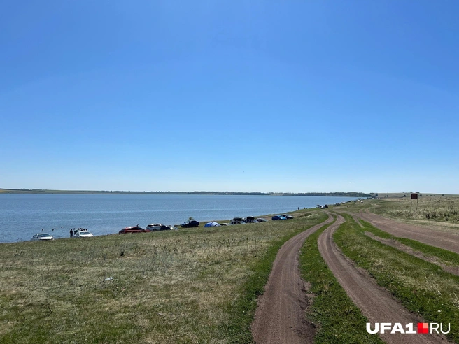 Машины почти на воде ставят | Источник: Андрей Бирюков / UFA1.RU