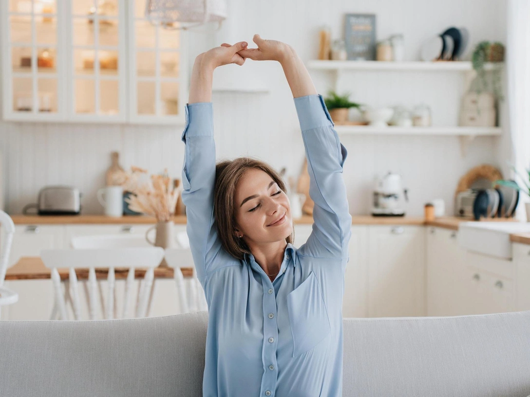 Глубокий отдых без сна: гениальный метод, который поможет вам расслабиться в середине дня | marieclaire.ru