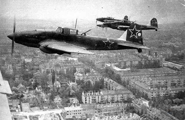 Фото №1 - Летающий танк или летающий гроб? 6 железных фактов о штурмовике Ил-2