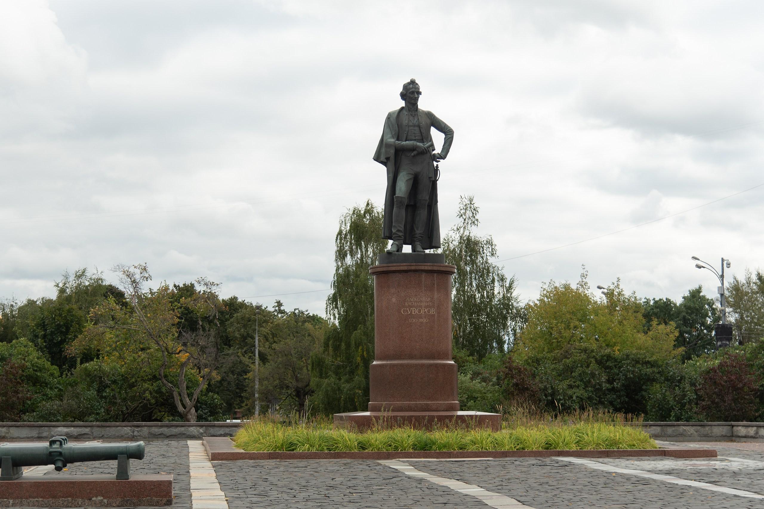 Каменная звезда на Суворовской площади: история театра Российской армии и что с ним сейчас