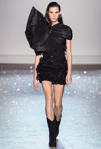 Показ Giambattista Valli весна/лето 2019 Couture, 21 января | marieclaire.ru