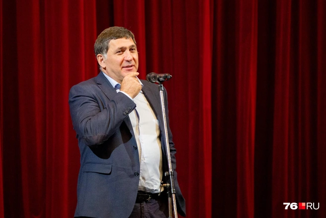 Сергей Пускепалис на собрании Волковского театра | Источник: Александра Мамонтова / 76.RU