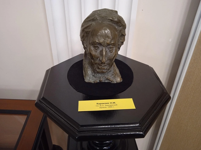 Бюст историографа в экспозиции музея И. А. Гончарова | Источник: Дмитрий Сильнов / 173. RU