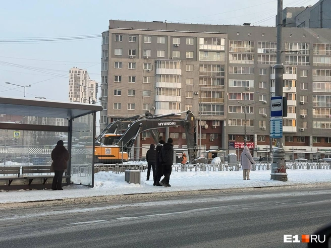 На месте уже работает техника | Источник: читательница E1.RU