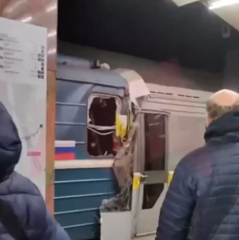 ЧП произошло в столичном метро — столкнулись два поезда | www.starhit.ru