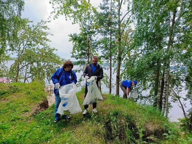 В Краснокамске на берегу Камы прошел экологический фестиваль «Вода России» с участием более 200 волонтеров | Источник: пресс-служба Министерства природных ресурсов, лесного хозяйства и экологии Пермского края