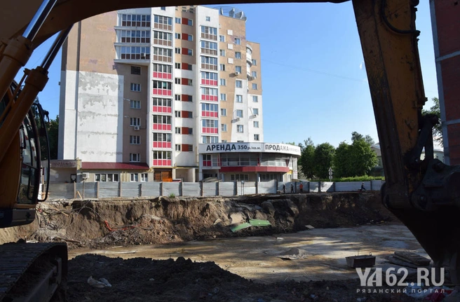 Дом возле новостройки на Фирсова