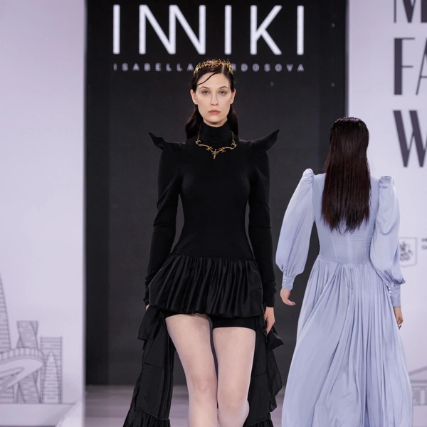 Маленькое черное платье в стиле Дордосовой  | Источник: INNIKI FASHION / «Вконтакте»