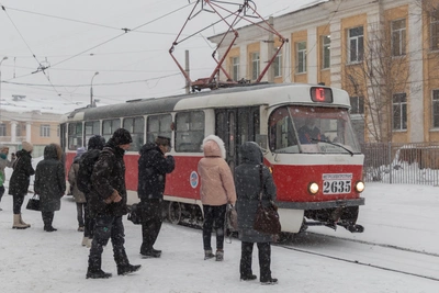 Tram Hits Pedestrian Near MVD Building in Volgograd