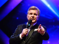 Галкин выяснил, что 77-летний Лещенко уступил в количестве сексуальных партнерш 22-летнему солисту «Пошлой Молли»