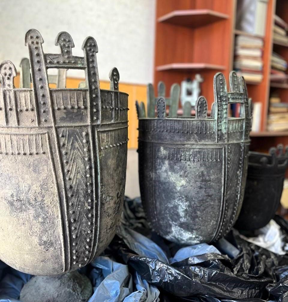 Сотрудники ФСБ Зауралья изъяли у черных копателей уникальные находки 