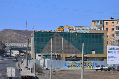 ТЦ «Самоцвет» сносят по решению суда во Владивостоке