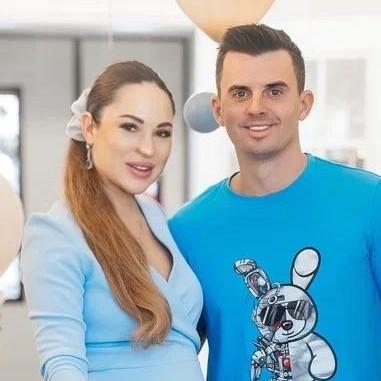 Раскрываем имя сына Кирилла Туриченко и публикуем первый комментарий супруги певца Дарьи