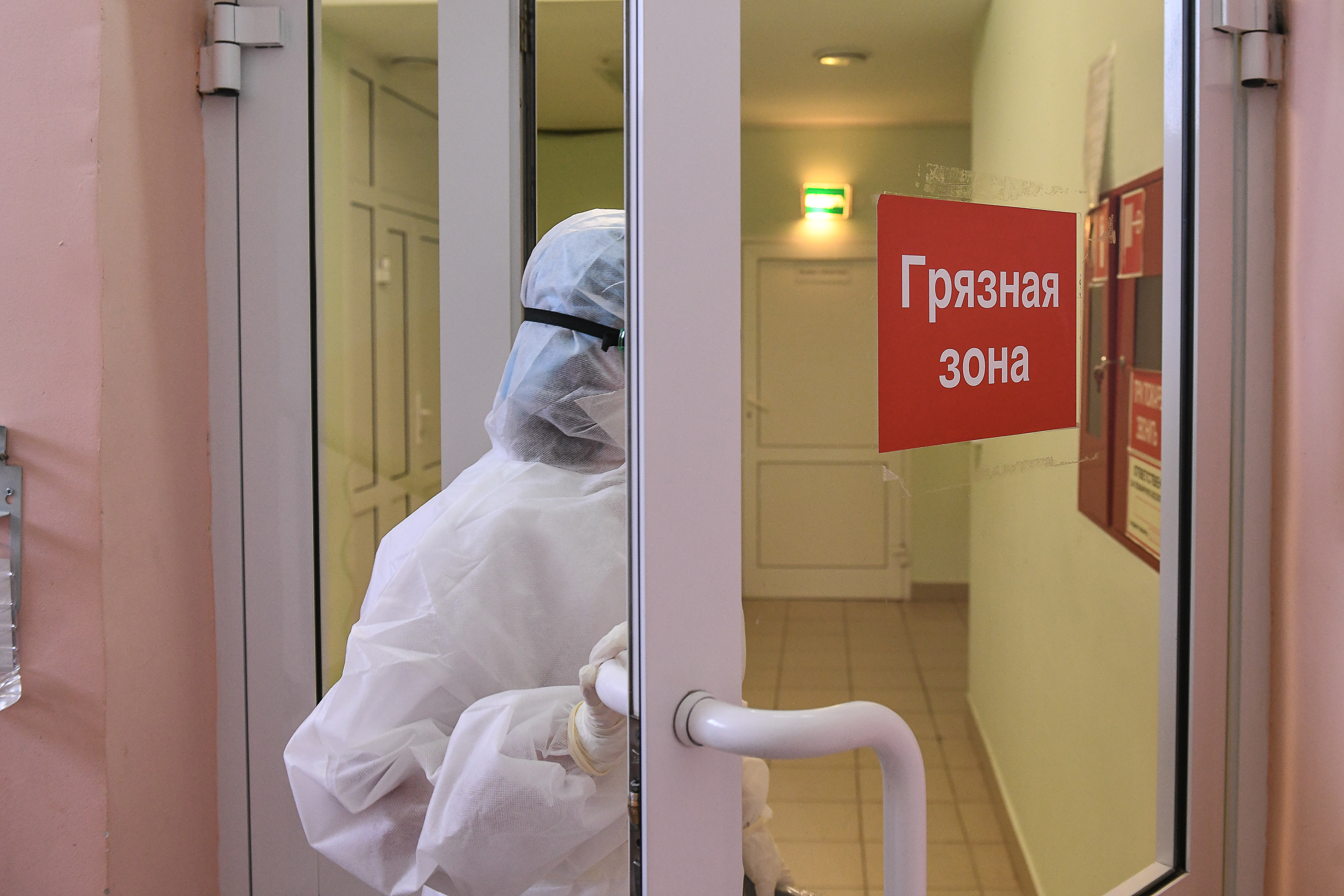 Почти 400 тюменцев заразились опасной инфекцией, убивающей легкие