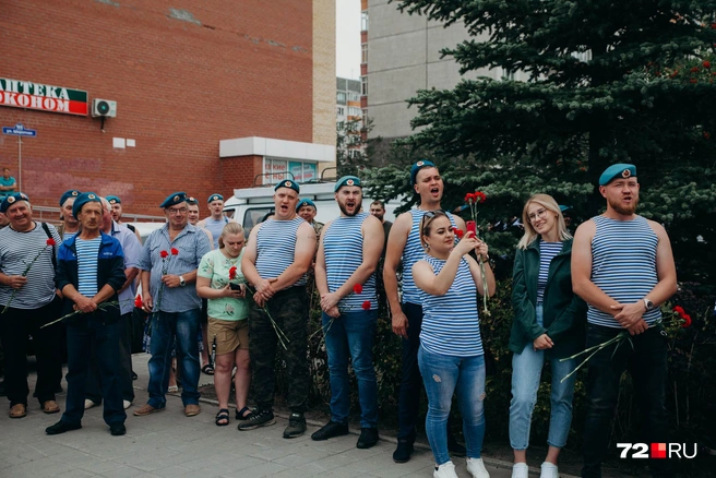 День ВДВ В Кузнецке. С праздником ВДВ. Тюменский десант. Школа десантников Тюмень.