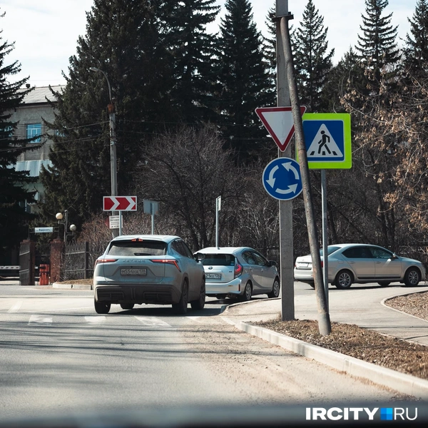 Примерно тогда же наводили порядок на Фаворского. Там даже появился участок с круговым движением | Источник: Даниил Конин / «ИрСити»