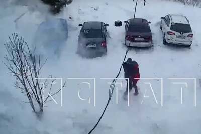 Супруги едва избежали гибели от падающей наледи