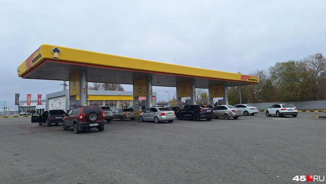 Весь заявленный бензин на АЗС «Роснефть» был в продаже | Источник: Александр Лисихин / 45.RU 