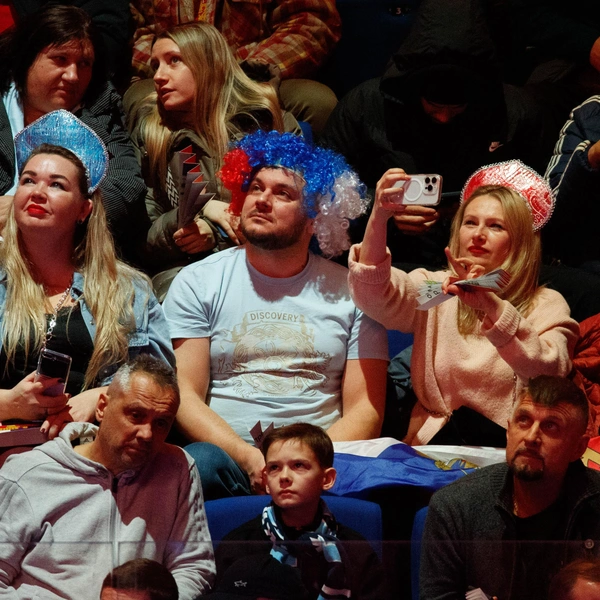 Многие фанаты приготовили тематические костюмы  | Источник: Андрей Бортко / NGS.RU