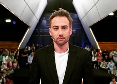 Дмитрий Шепелев показал безудержное веселье с сыном