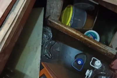 Burst pipe floods Volgograd homes with drinking water in -20°C freeze