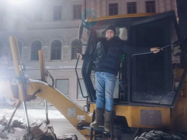 Зрители часто спрашивают блогера о том, как устроиться водителем спецтехники | Источник: Дарья Сайфиева / 116.RU