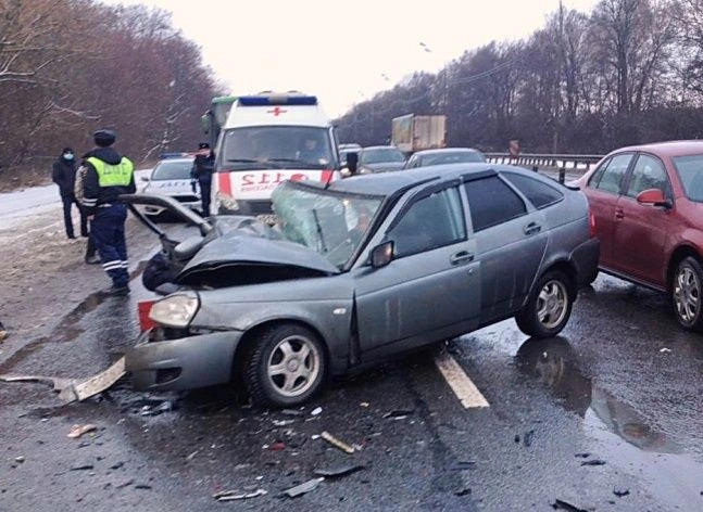 Рязанская «Приора» попала в серьезное ДТП на трассе М5 в Московской области | ya62.ru