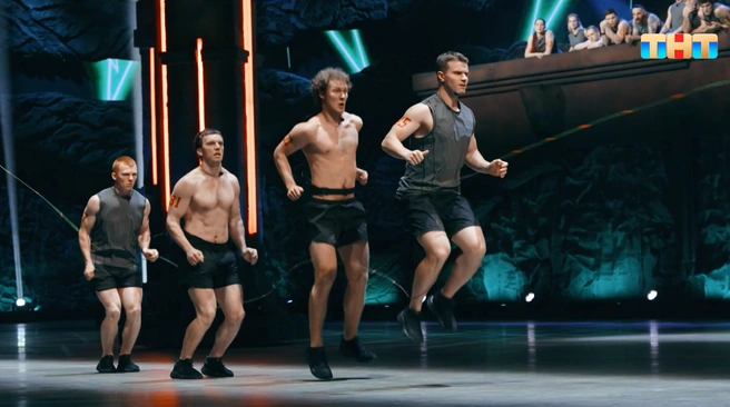 Кирилл Бельский (крайний слева) вывел свою команду на первое место | Источник: ТНТ, Rutube.ru