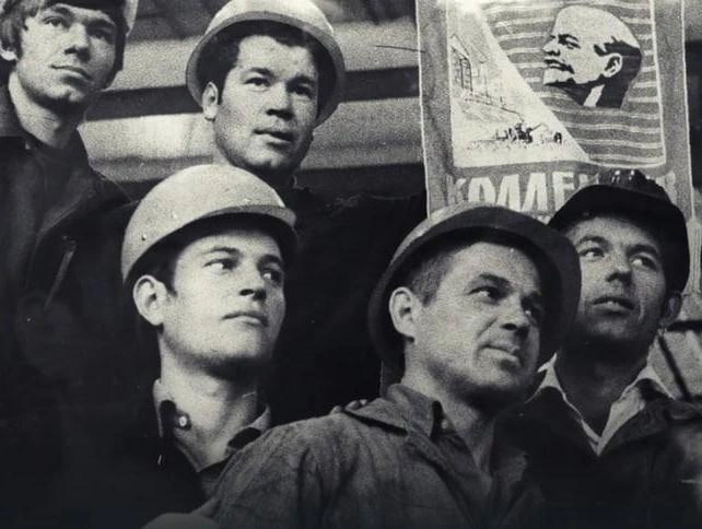 Сотрудники и ветераны завода рассказали про запуск производства | Источник: кадр из фильма