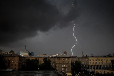 Первая гроза надвигается на Казань: МЧС объявило предупреждение