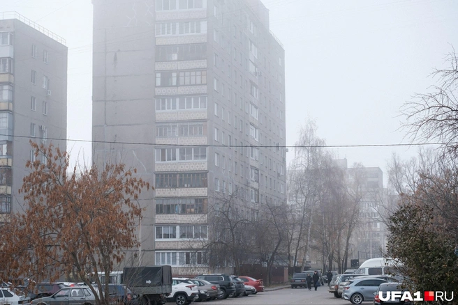 Серая панелька в тумане | Источник: Булат Салихов / UFA1.RU
