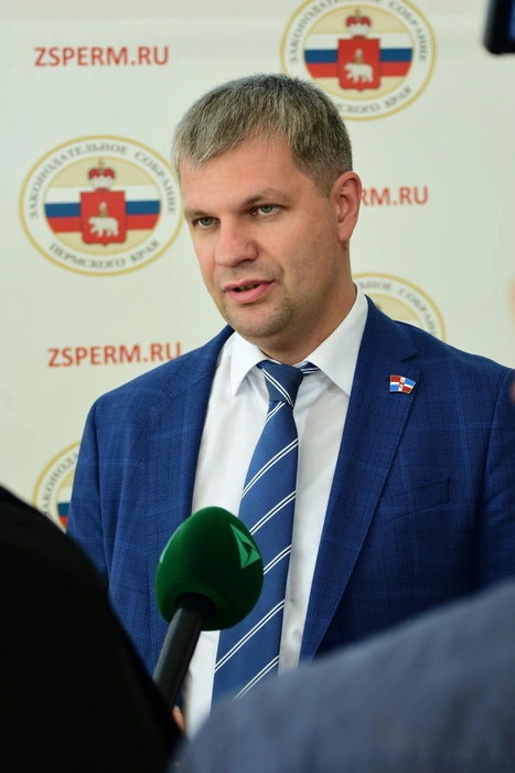 Дмитрий Пылёв, депутат Заксобрания, член фракции «Единая Россия»: «Наша задача&nbsp;— создавать условия, чтобы предприятия развивались, а люди чувствовали себя уверенно»,&nbsp;— уверен Дмитрий Пылёв | Источник: Юрий Евдокимов