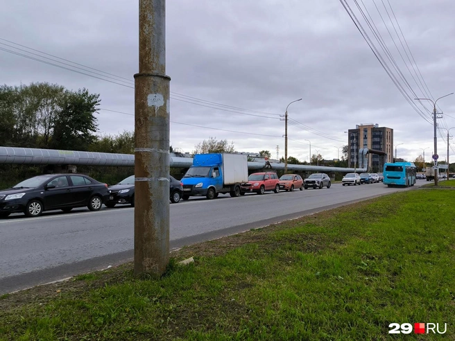 Очередь за бензином на Московском проспекте | Источник: Юрий Скородумов / 29.RU 