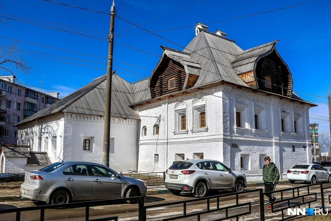В архитектурном памятнике когда-то была даже коммунальная квартира | Источник: Наталья Бурухина / NN.RU