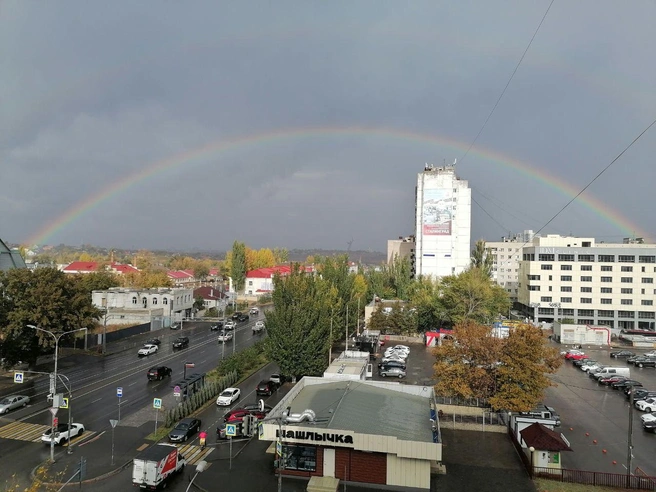 Над Второй продольной радугу было видно очень хорошо | Источник: читатели V1.RU