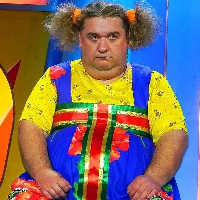 Источник: кадр из шоу «Кривое зеркало» (16+), «Россия 1», 2003 год