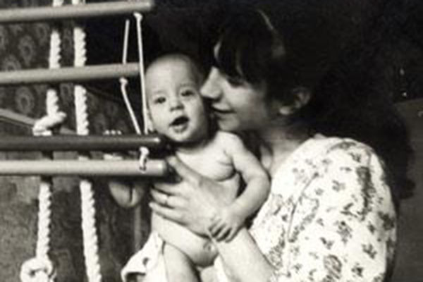 Маленький Ваня Ургант с мамой Валерией Киселевой