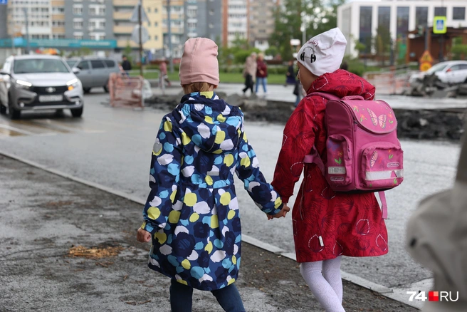 Мужчина пристал с непристойным вопросом к девочкам, когда они шли в школу | Источник: Дарья Пона / 74.RU