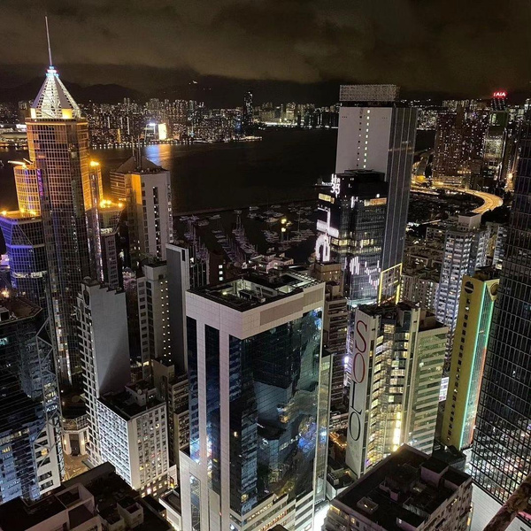 Экстремал Энигма разбился, упав с 68-го этажа дома в Гонконге. Вспоминаем его самые эффектные трюки