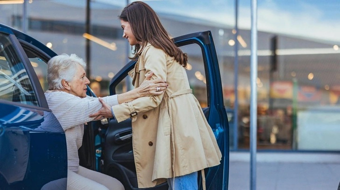 «Боюсь не справиться»: как сохранить себя, заботясь о человеке с деменцией