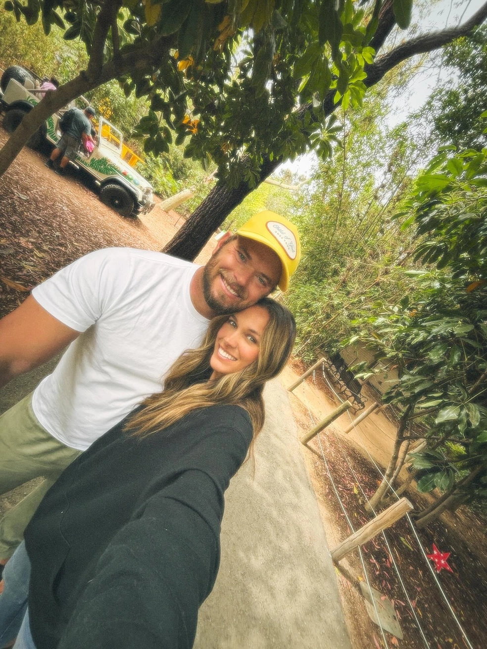 Супруги счастливы в браке уже много лет | Источник: kellanlutz / Instagram (экстремистская организация, деятельность запрещена на территории РФ)
