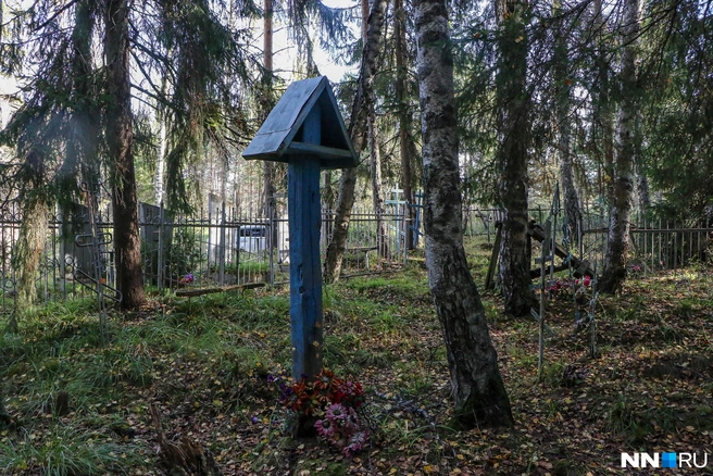 Один из памятников на кладбище | Источник: Наталья Бурухина / NN.RU