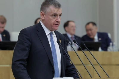 ЛДПР запретит курьерам на самокатах ездить по тротуарам