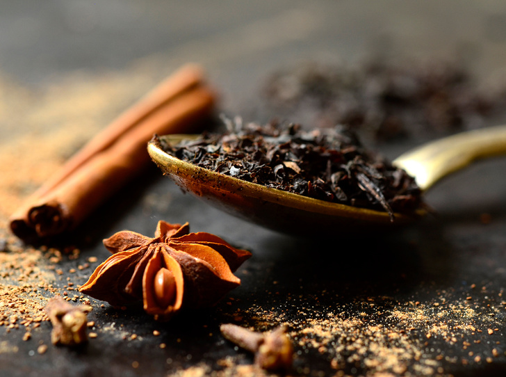 Согреться и взбодриться: 6 необычных рецептов чая с пряностями