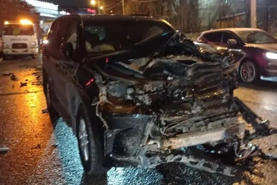 В Екатеринбурге водитель Lexus устроил ДТП, скрутил номера и скрылся