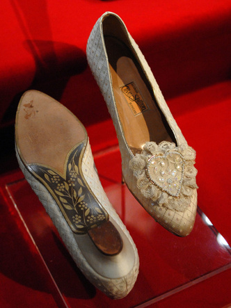 Почему принцесса Диана не могла надеть на свою свадьбу туфли на высоком каблуке